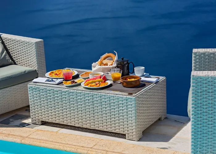 Csky Santorini מלון 3*